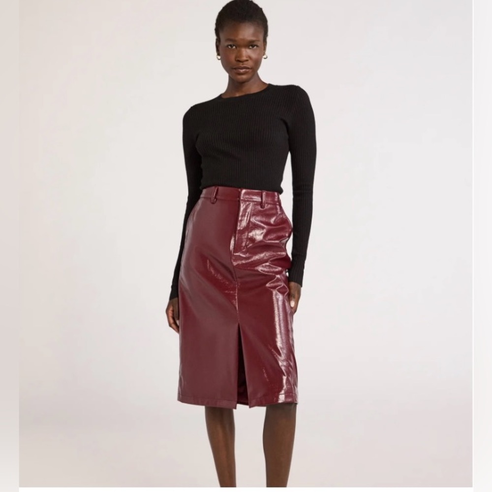NWT Scoop faux patent leather skirt in Cabernet
